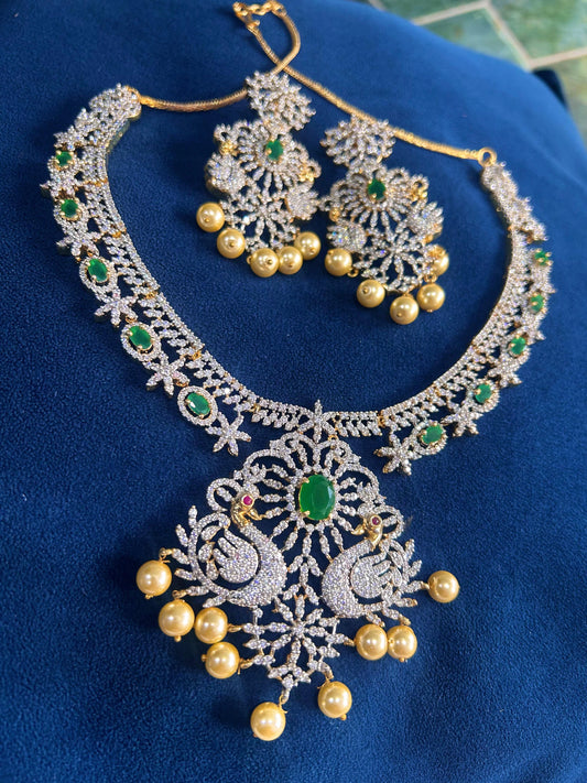 Double Swan Pearl Necklace Ruby Green