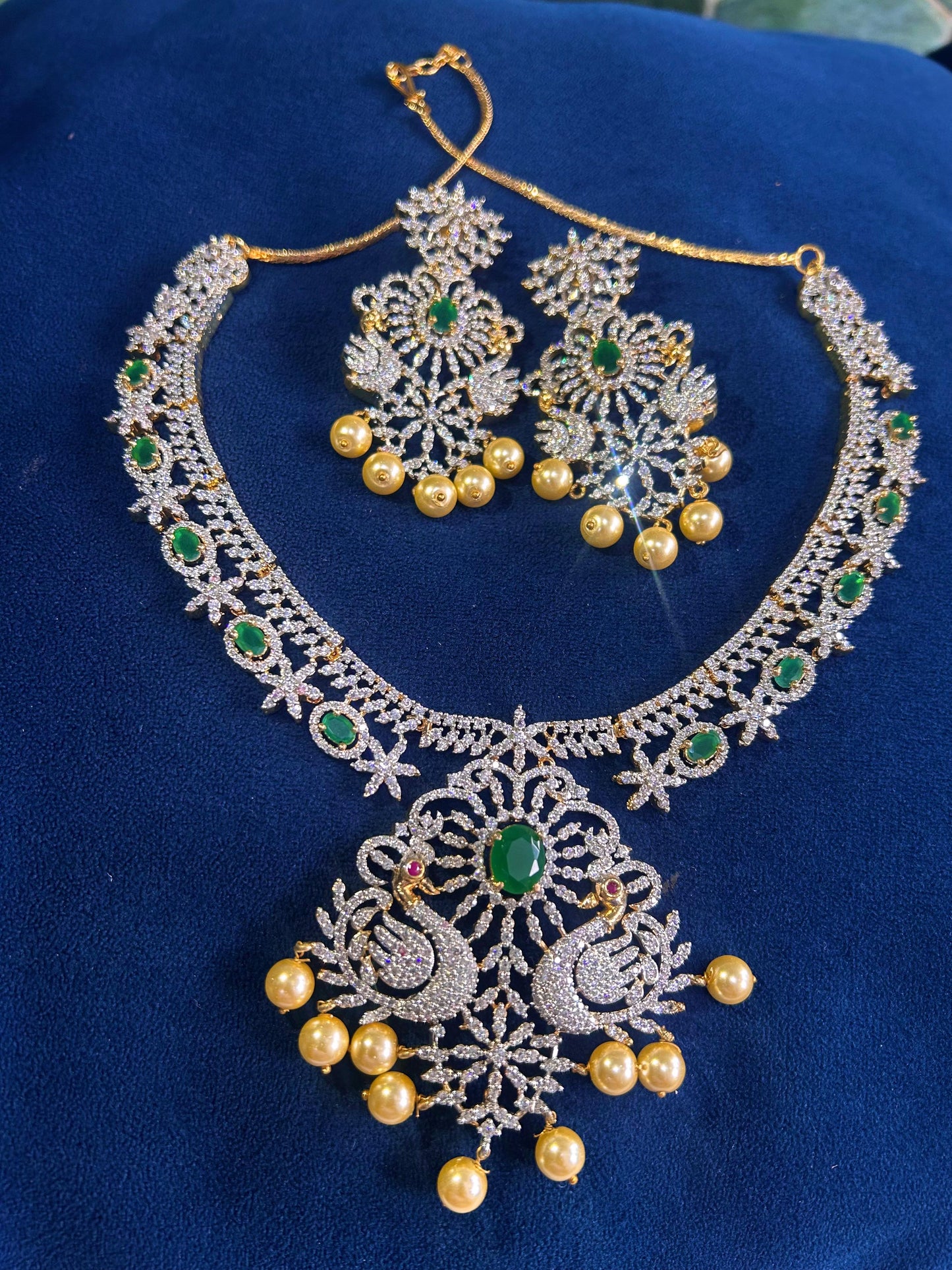 Double Swan Pearl Necklace Ruby Green