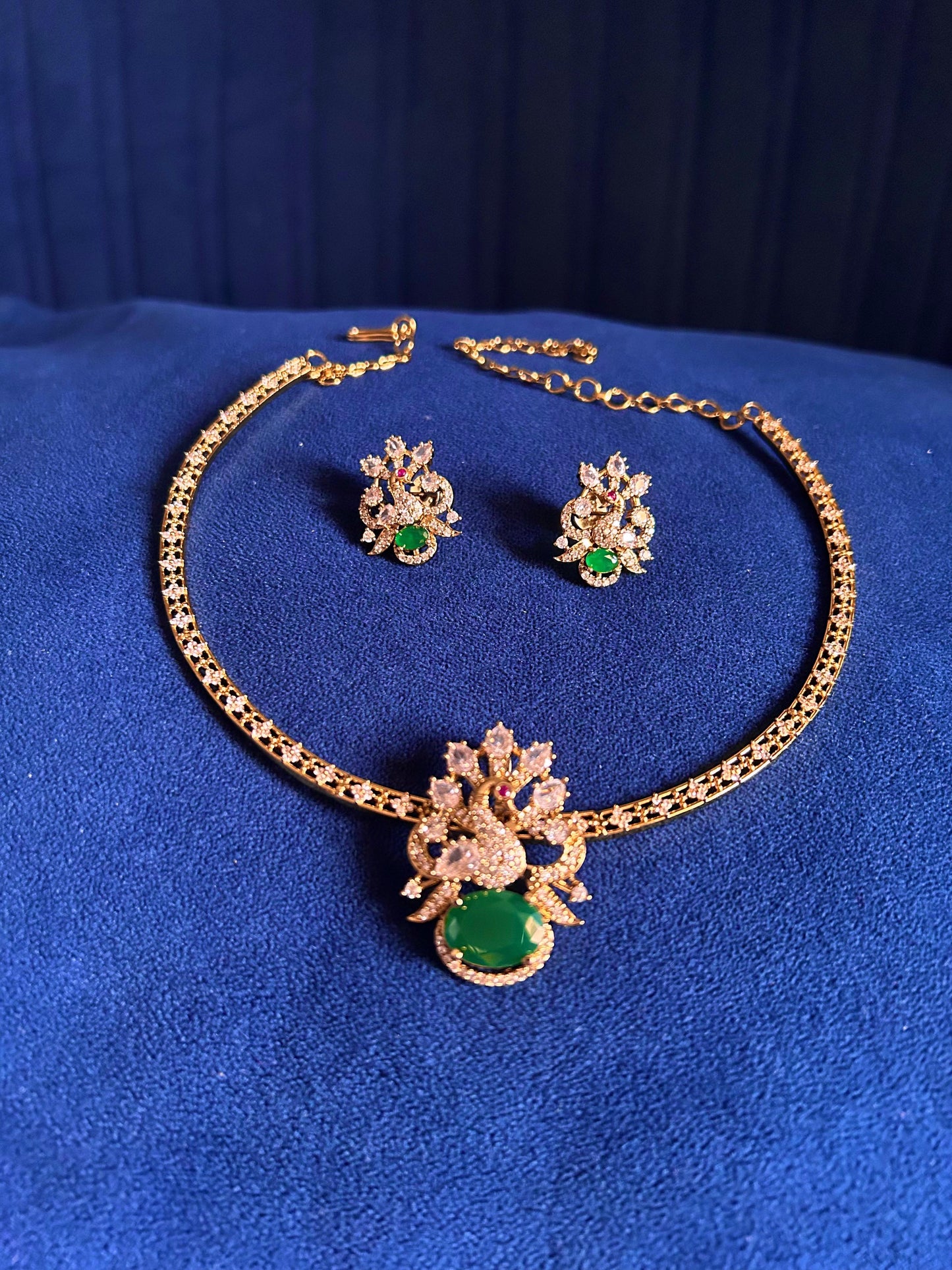 Victorian Single Swan Kanti with Pendant Set Green