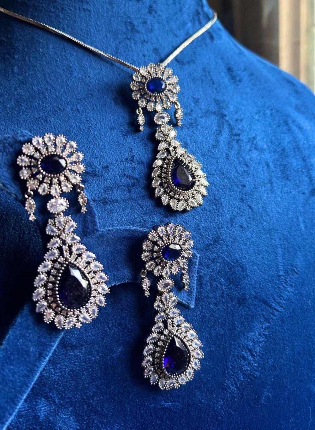 Doublet Pendant and Earrings Violet