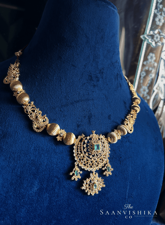 Micro Gold Emerald Gemstone Kante