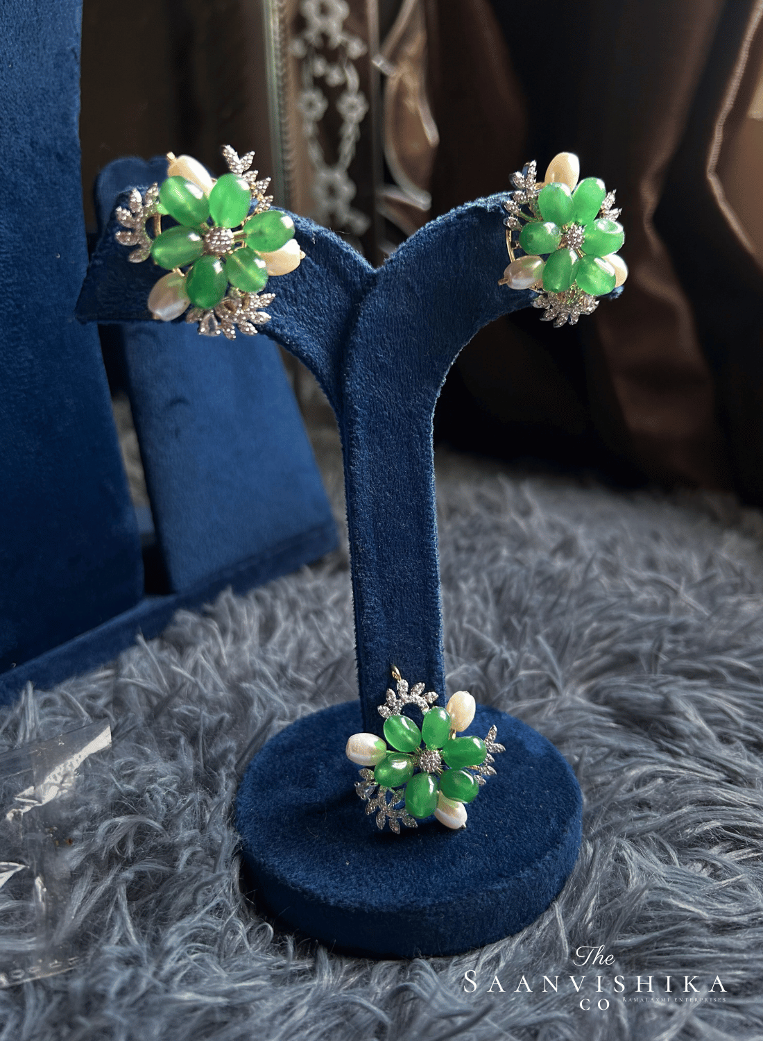 Jaipur Natural Beads Pendant set with Invisible Chain (Green and Pearl)