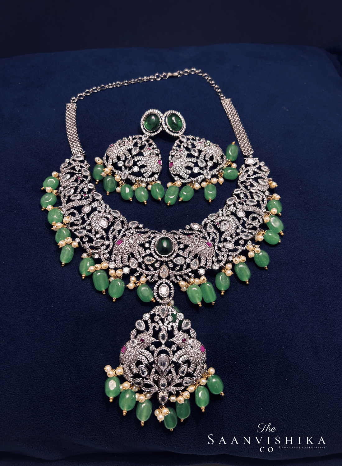 Royal victorian elephant detachable necklace with Green Beads (Black Victorian)