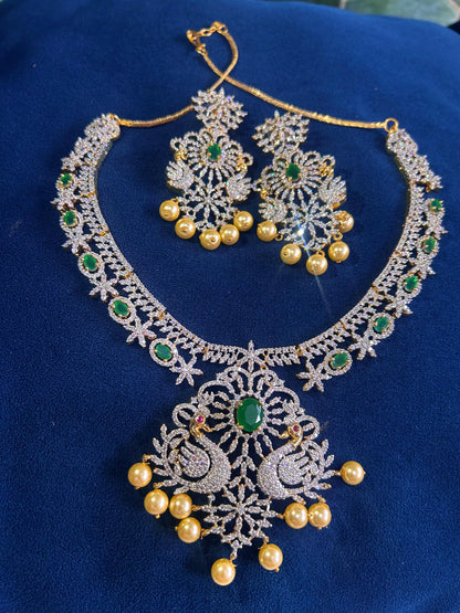 Double Swan Pearl Necklace Ruby Green