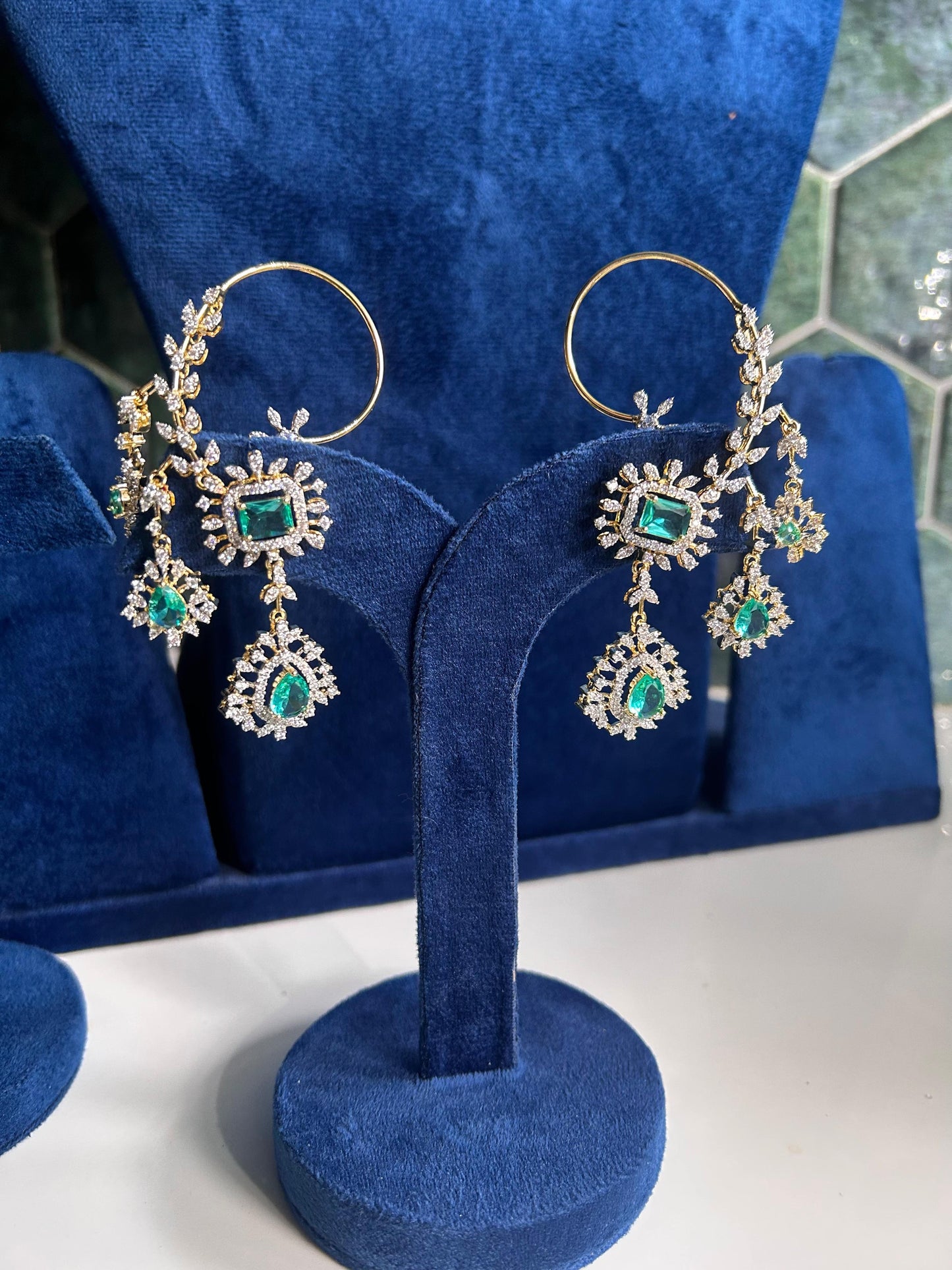 [PRE BOOKING] Grand Crystal Hanging Earcuffs (Green)