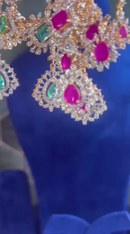 [PRE BOOKING] Grand Crystal Hanging Earcuffs (Red)